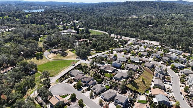 21590 Cascade Crossing Rd, Grass Valley, CA 95949