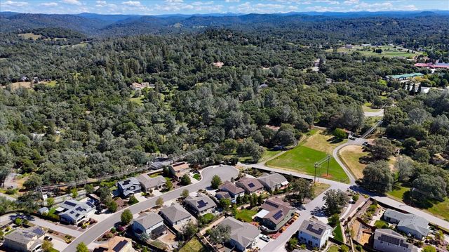21590 Cascade Crossing Rd, Grass Valley, CA 95949