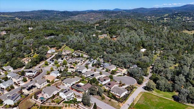 21590 Cascade Crossing Rd, Grass Valley, CA 95949