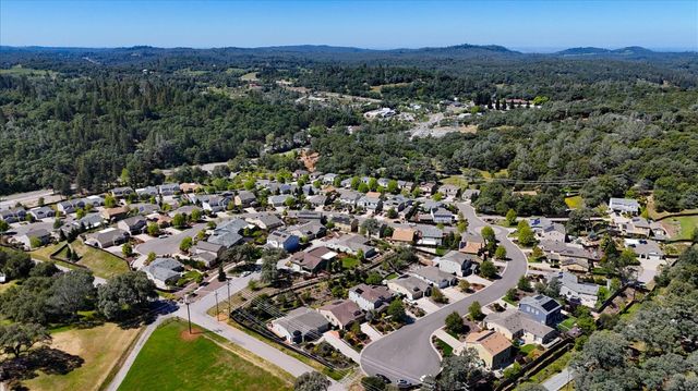 21590 Cascade Crossing Rd, Grass Valley, CA 95949