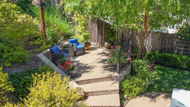 21590 Cascade Crossing Rd, Grass Valley, CA 95949