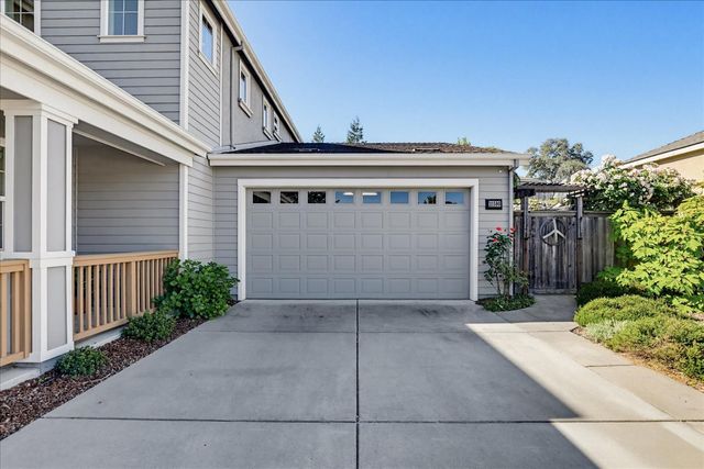 21590 Cascade Crossing Rd, Grass Valley, CA 95949