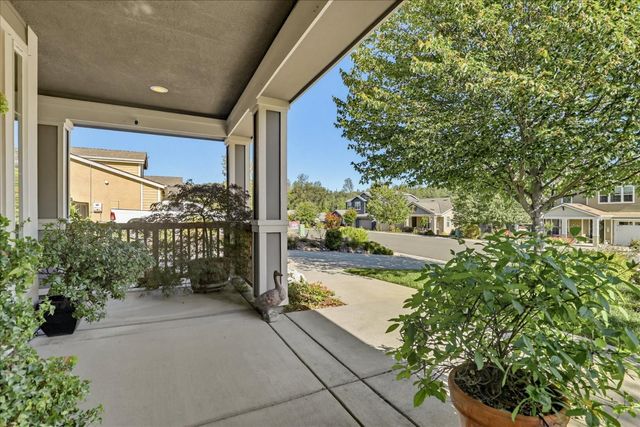 21590 Cascade Crossing Rd, Grass Valley, CA 95949