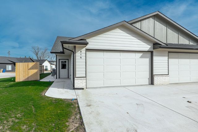 814 S Jay St, Valley Center, KS 67147