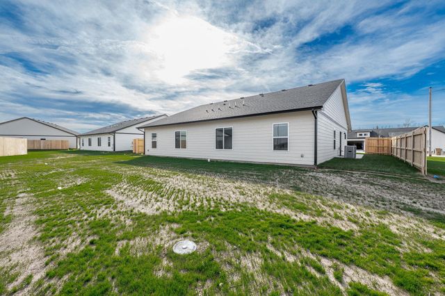 814 S Jay St, Valley Center, KS 67147