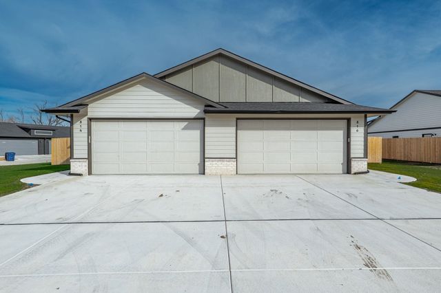 814 S Jay St, Valley Center, KS 67147