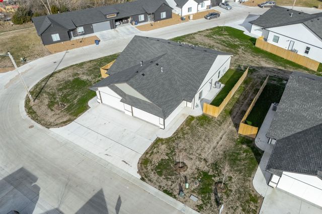 814 S Jay St, Valley Center, KS 67147