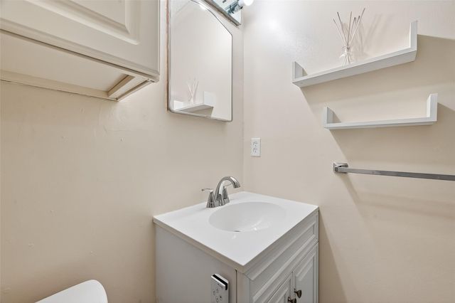 909 Silber Road 16C, Houston, TX 77024