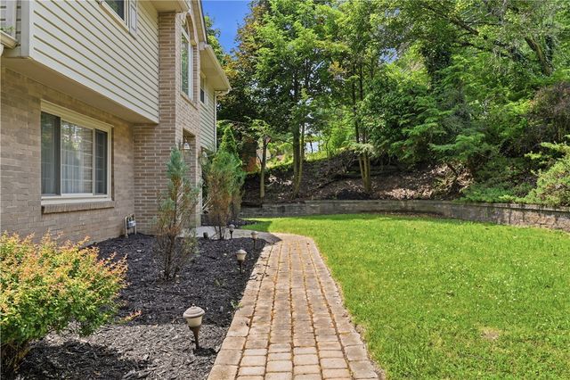 131 Elm Road, Ross Twp, PA 15237