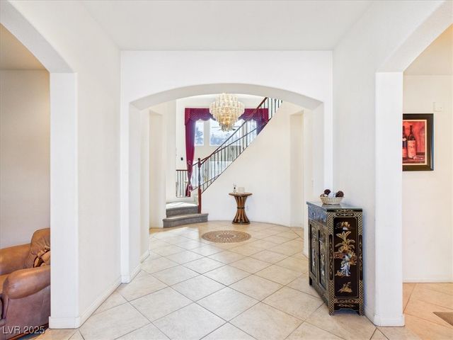 321 Whispering Tree Avenue, Las Vegas, NV 89183