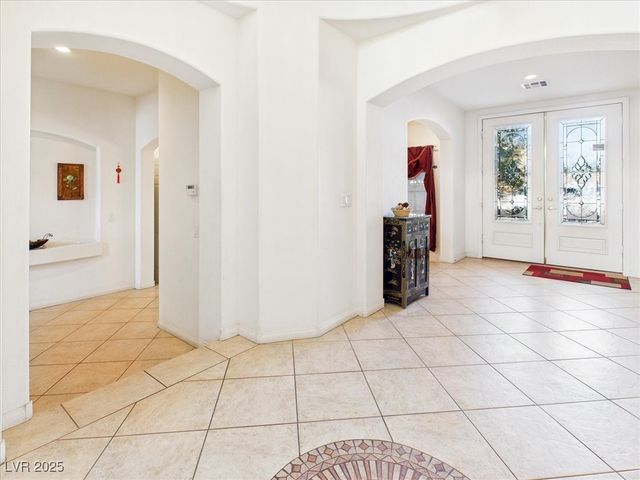 321 Whispering Tree Avenue, Las Vegas, NV 89183