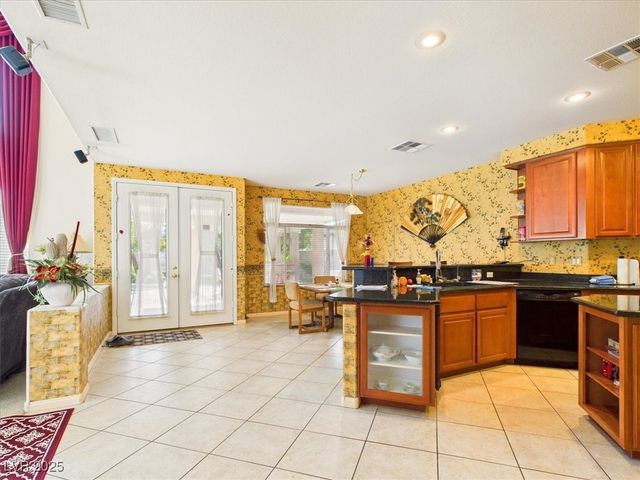 321 Whispering Tree Avenue, Las Vegas, NV 89183