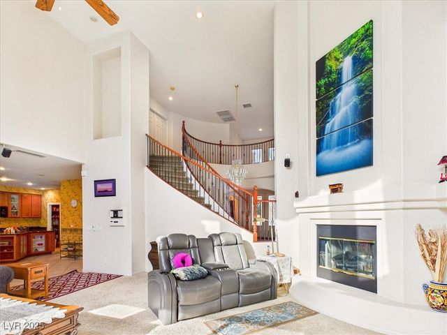 321 Whispering Tree Avenue, Las Vegas, NV 89183