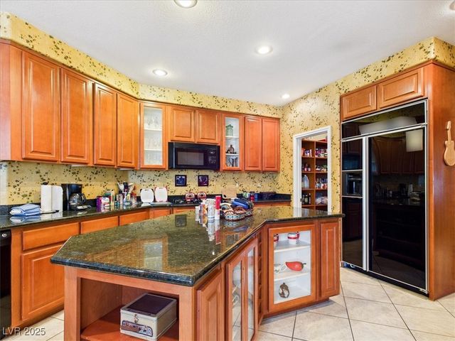 321 Whispering Tree Avenue, Las Vegas, NV 89183