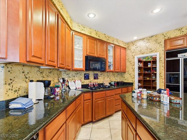 321 Whispering Tree Avenue, Las Vegas, NV 89183