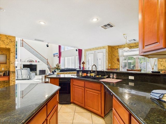 321 Whispering Tree Avenue, Las Vegas, NV 89183