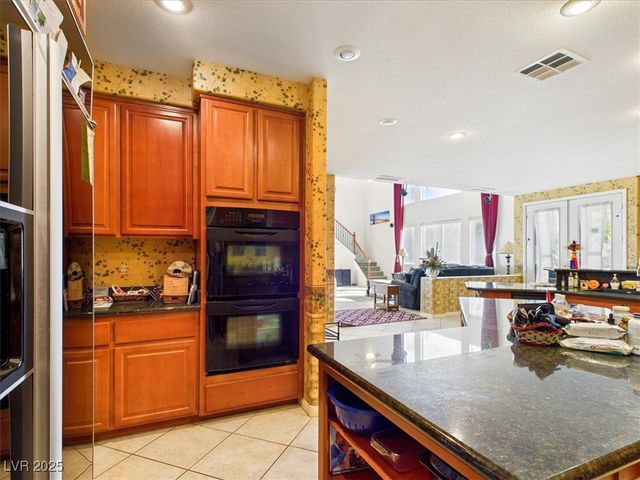 321 Whispering Tree Avenue, Las Vegas, NV 89183