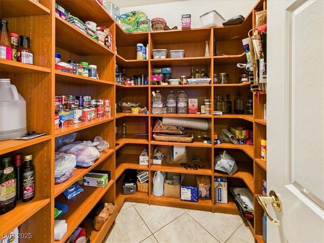 321 Whispering Tree Avenue, Las Vegas, NV 89183