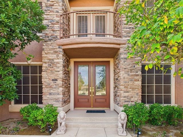 321 Whispering Tree Avenue, Las Vegas, NV 89183