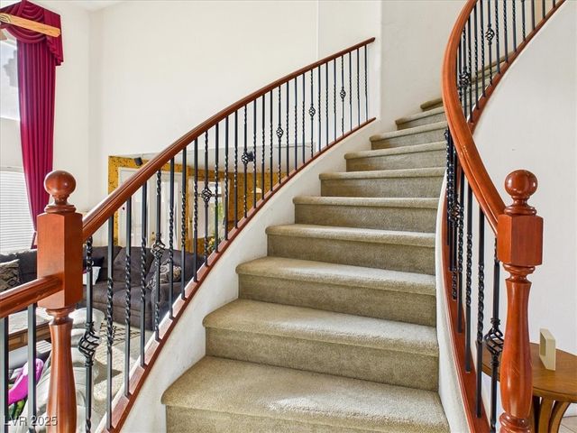 321 Whispering Tree Avenue, Las Vegas, NV 89183