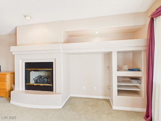 321 Whispering Tree Avenue, Las Vegas, NV 89183