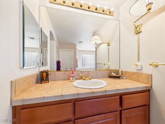 321 Whispering Tree Avenue, Las Vegas, NV 89183