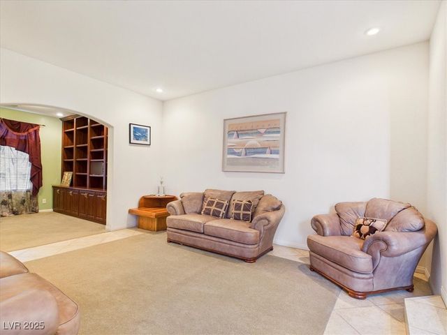 321 Whispering Tree Avenue, Las Vegas, NV 89183