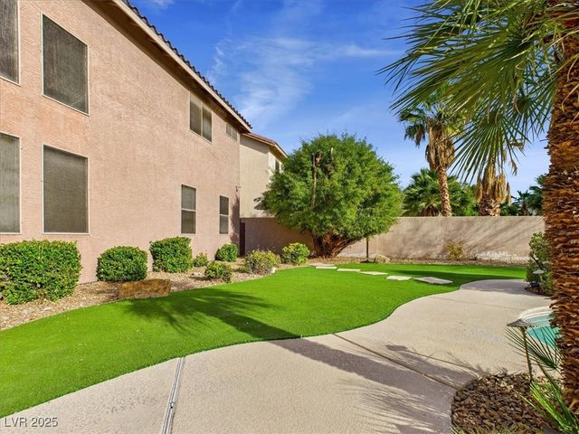 321 Whispering Tree Avenue, Las Vegas, NV 89183
