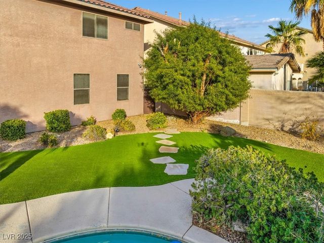 321 Whispering Tree Avenue, Las Vegas, NV 89183