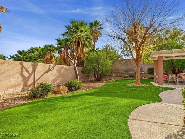 321 Whispering Tree Avenue, Las Vegas, NV 89183
