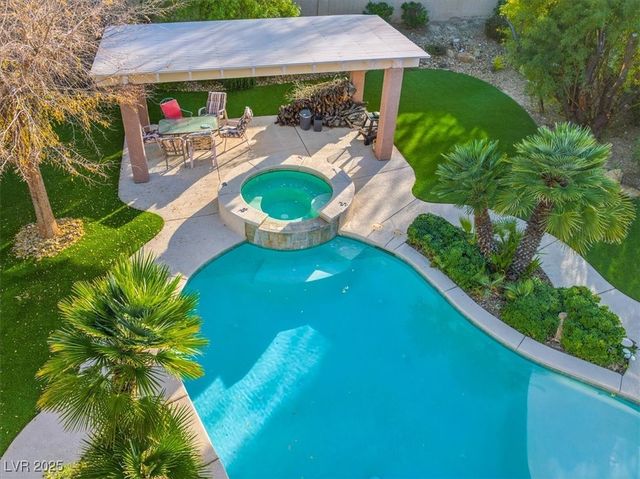 321 Whispering Tree Avenue, Las Vegas, NV 89183