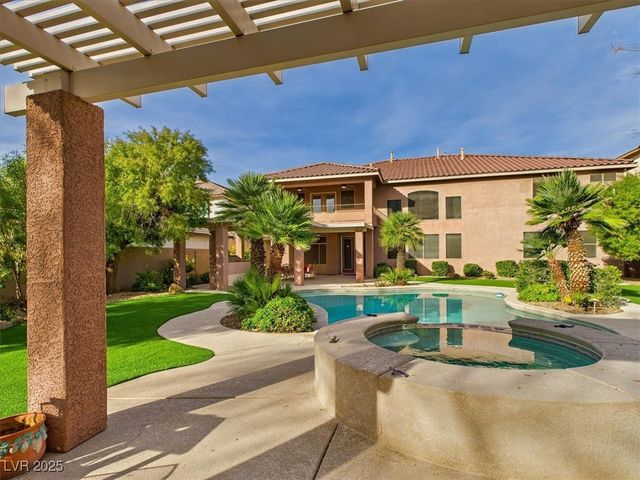 321 Whispering Tree Avenue, Las Vegas, NV 89183