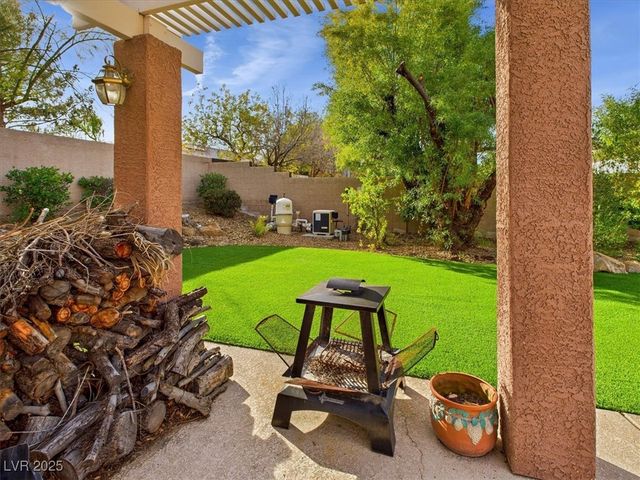 321 Whispering Tree Avenue, Las Vegas, NV 89183