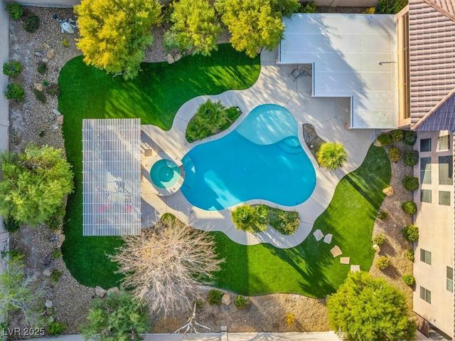 321 Whispering Tree Avenue, Las Vegas, NV 89183