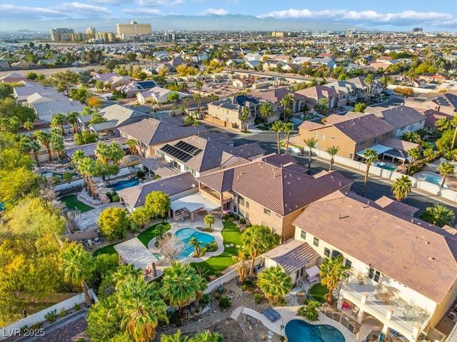 321 Whispering Tree Avenue, Las Vegas, NV 89183