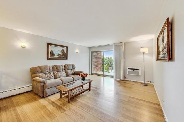 16 E Old Willow Road 431S, Prospect Heights, IL 60070