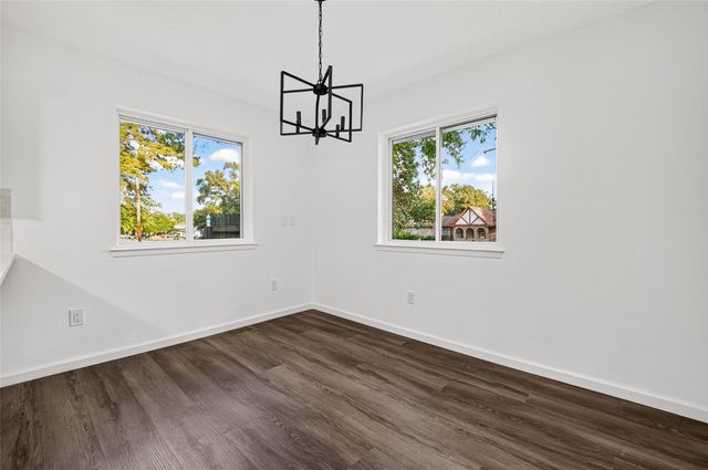 311 Crest Hill Drive, Conroe, TX 77301