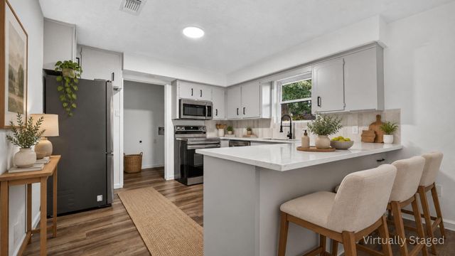 311 Crest Hill Drive, Conroe, TX 77301