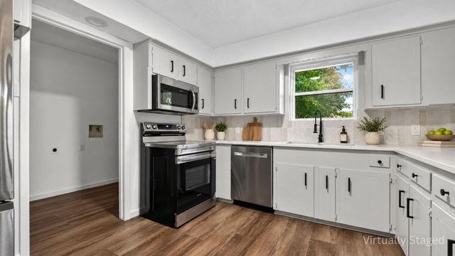 311 Crest Hill Drive, Conroe, TX 77301