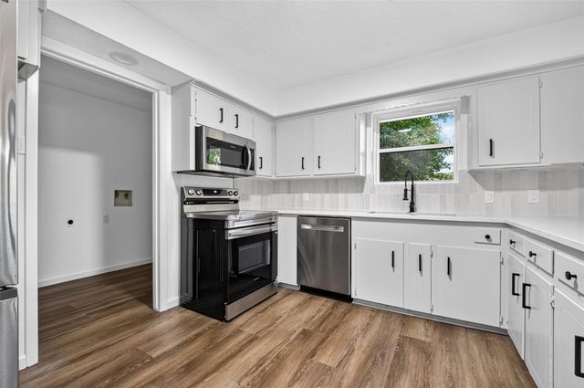 311 Crest Hill Drive, Conroe, TX 77301