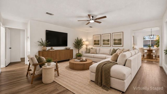 311 Crest Hill Drive, Conroe, TX 77301