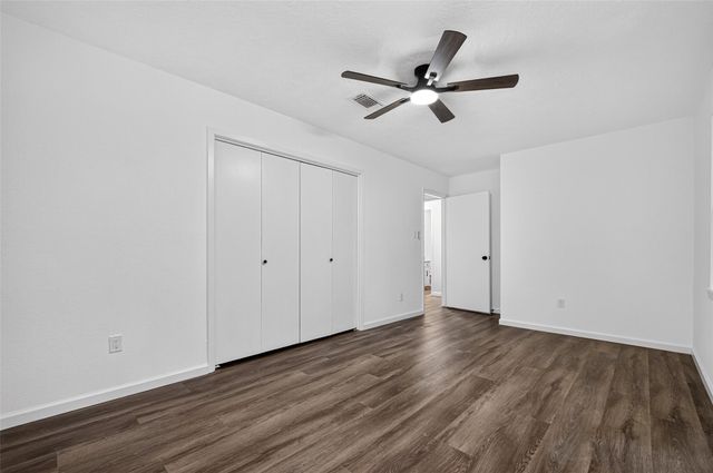 311 Crest Hill Drive, Conroe, TX 77301