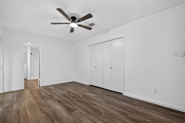311 Crest Hill Drive, Conroe, TX 77301