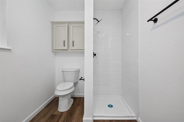 311 Crest Hill Drive, Conroe, TX 77301