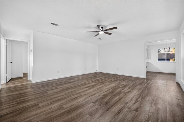 311 Crest Hill Drive, Conroe, TX 77301