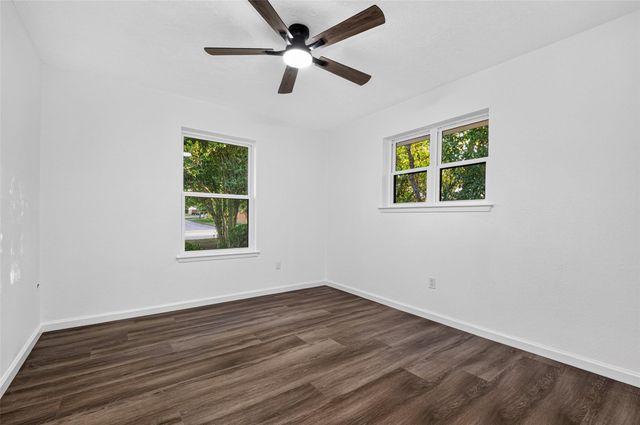 311 Crest Hill Drive, Conroe, TX 77301