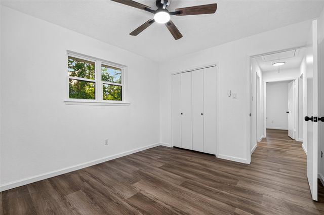 311 Crest Hill Drive, Conroe, TX 77301