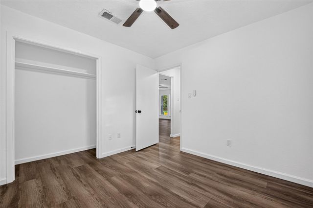 311 Crest Hill Drive, Conroe, TX 77301