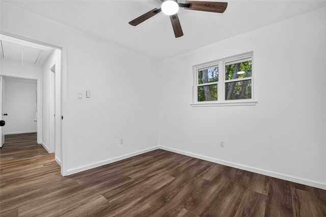 311 Crest Hill Drive, Conroe, TX 77301
