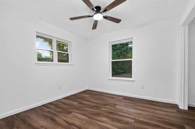311 Crest Hill Drive, Conroe, TX 77301